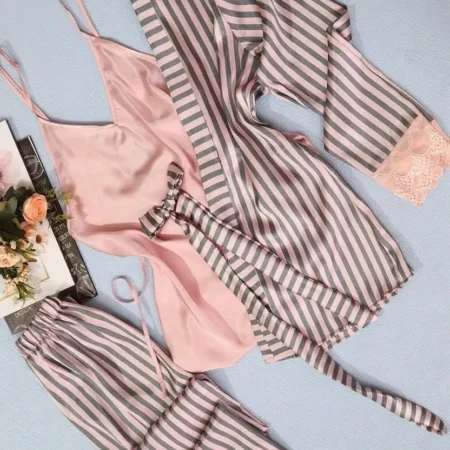 بجامة ساتان  مع روب خفيف 3 قطع 902